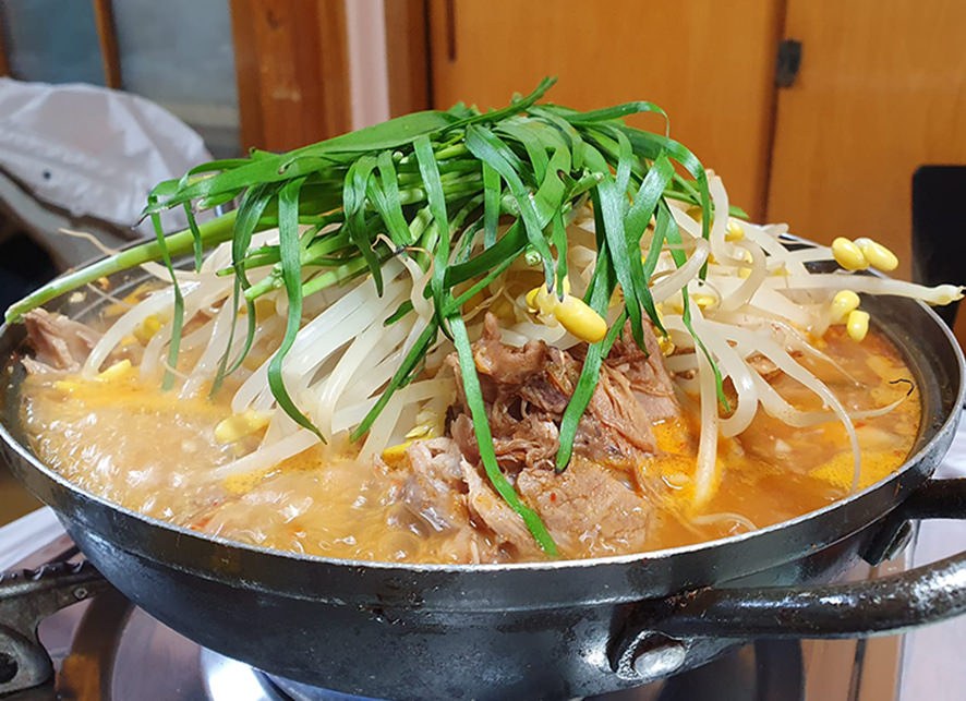 [首爾景福宮站] 首爾的老味道沒有芝麻葉的豬骨湯鍋 : 奶奶