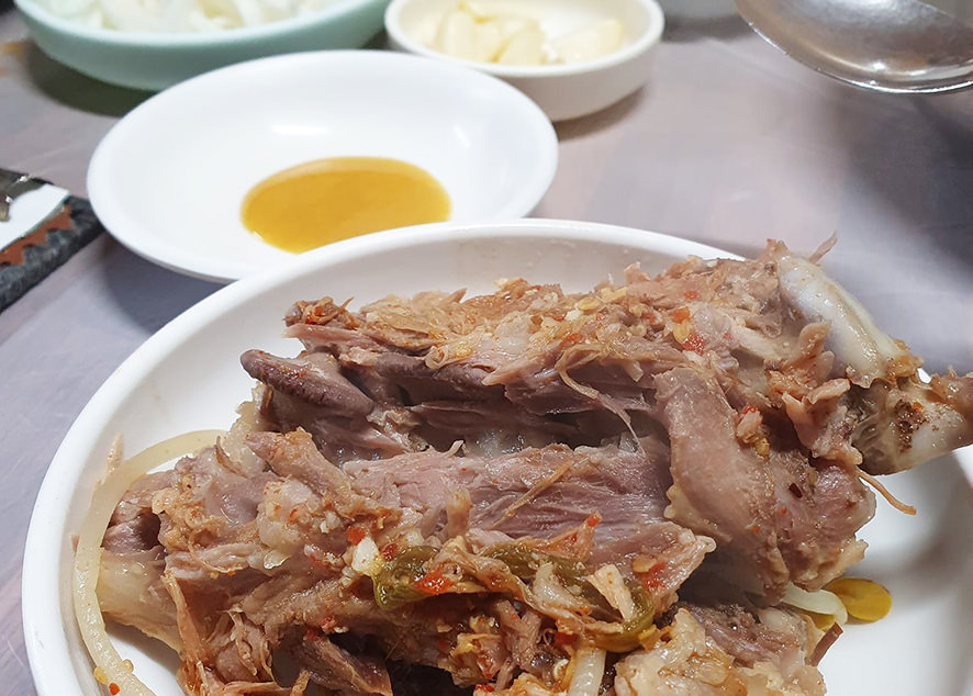 [首爾景福宮站] 首爾的老味道沒有芝麻葉的豬骨湯鍋 : 奶奶