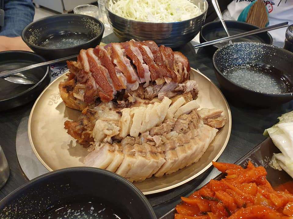 [首爾市廳站]絕對滿足又對味韓國豬腳::滿足五香豬腳 米其林